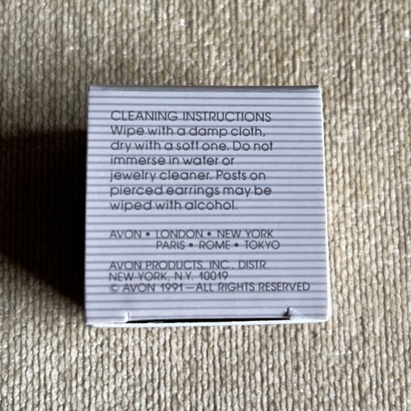 VINTAGE (1991) AVON BLUE OPALESQUE CILP ON EARRINGS - Picture 4 of 4